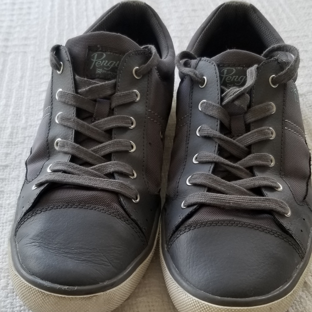 Mens Penguin tennis shoes sz 11.5